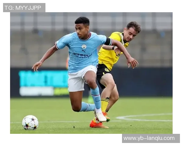 小将谢伊莱西随曼联一线队训练全力备战埃弗顿挑战赛